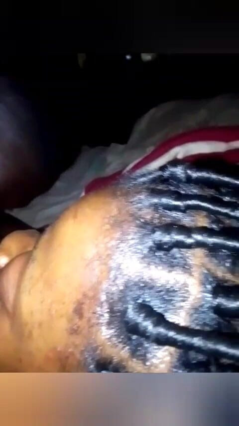 Pornsexlive: Pereka dengan tetek kecil mengongkek abang tirinya