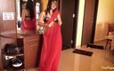 Chudasi Bhabhi: Indisk bhabhi i röd sari striptease show