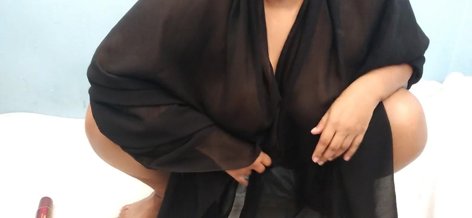 Aria Mia: Une belle femme en Arabie saoudite nue