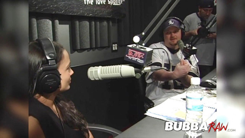 RWG Plus: Gadis-gadis tetangga lagi pamer memek. Shock jock radio