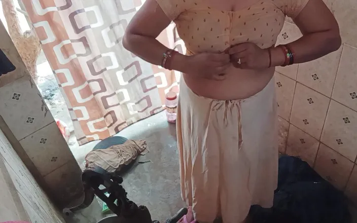 Desi_bhabhi121: Nude Bath Show Desi Bhabhi