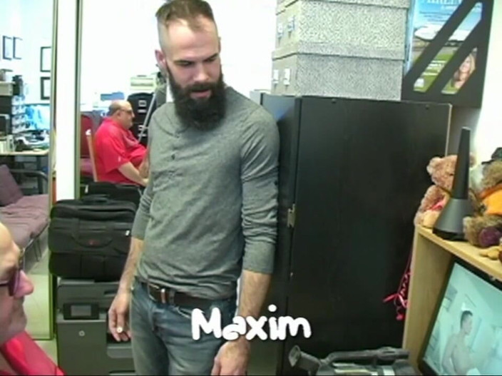 The Great Canadian Male: 상사와 섹스하는 막심