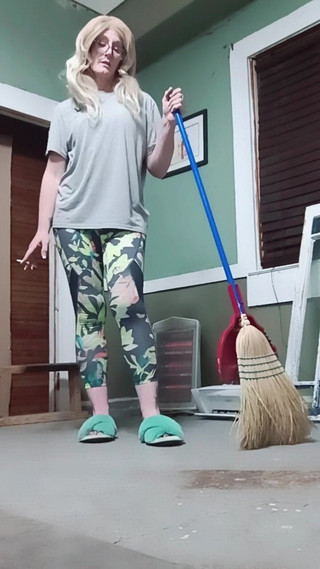 Longtoes45: ママのスリッパでカミング