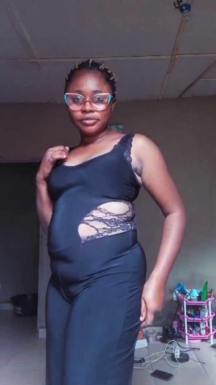Lovelee: Fată nigeriană care se pe fluxul live