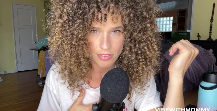 VibeWithMommy: Asmr met mama! Ik doe een leuk rollenspel op wat...