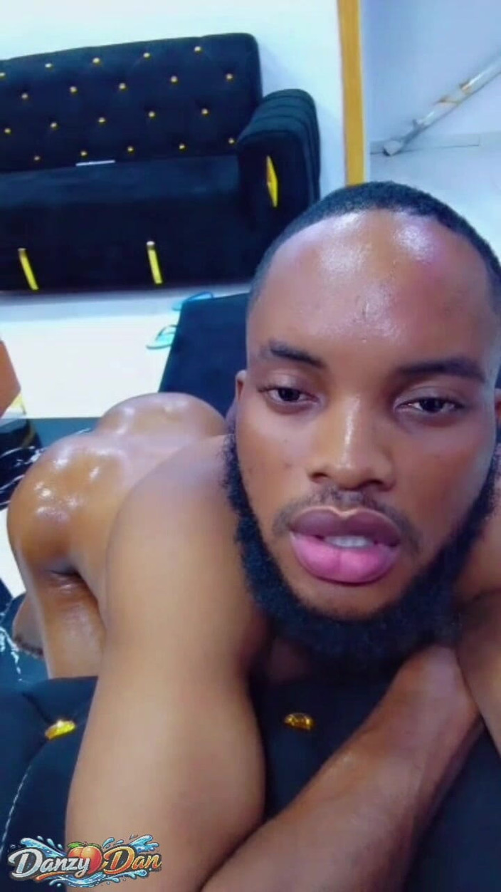 DanzyDan: 泡泡屁股先生，快来观看它摇晃