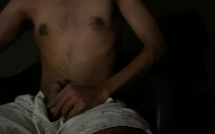 Vphamster Solo: Horny Handsome Guy Masturbating and Cum - Vphamster
