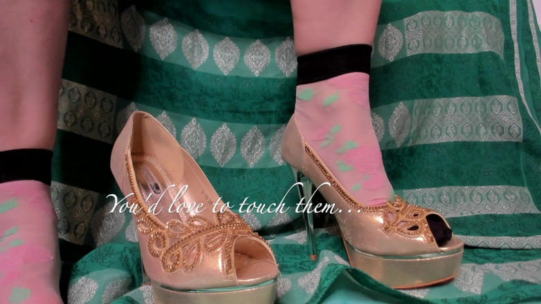 Mistress Hotwife Venus: Socks, feet, golden heels
