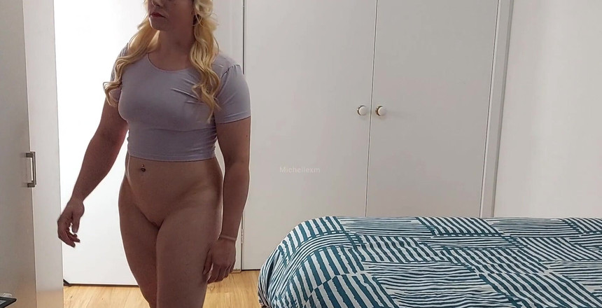 Michellexm: 알몸으로 내 집 주위를 걷고, 각 방을 위아래로 걷고 서서 생각했다. 내 섹시녀를 봐