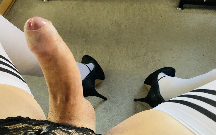 Jenna Jerkin: Jenna lagi asik mainin kontol ngacengnya