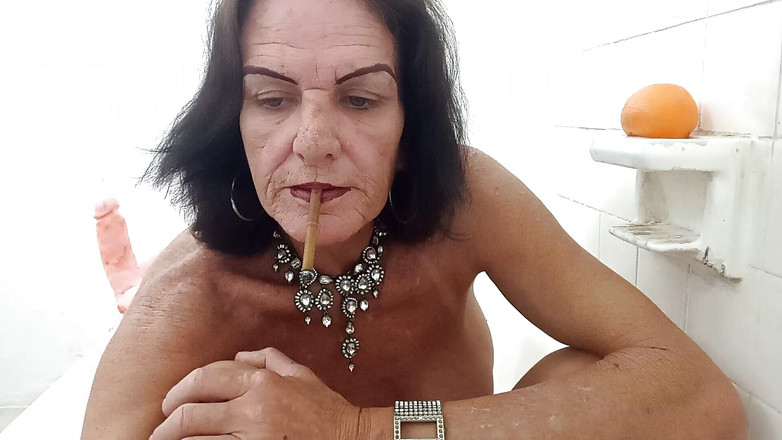 Lizzy Yum: Lizzy yum august 2024 Dilate und masturbieren # 16 (2) Fantasie badende muschi, kitzler-möpse