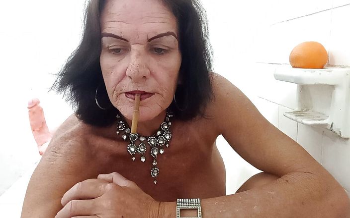 Lizzy Yum: Lizzy Mniam sierpień 2024 Dilate i masturbacja # 16 (2) Fantasy Kąpiel cipki łechtaczka łechtaczka