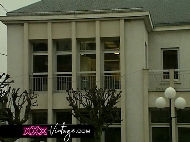 XXX-Vintage: The lesbian scene under the watch of a watcher