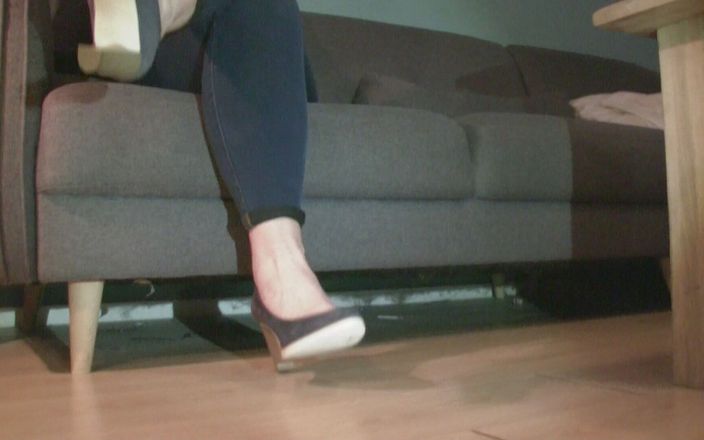 Pov legs: Sitting on the couch wearing bleu jeans bleu heels playing...