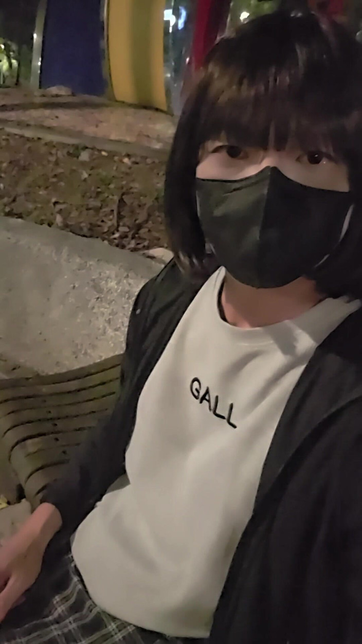 Taiwancdgirl: Сексуальный транссексуал Тинсюань мастурбирует на улице и моет руки