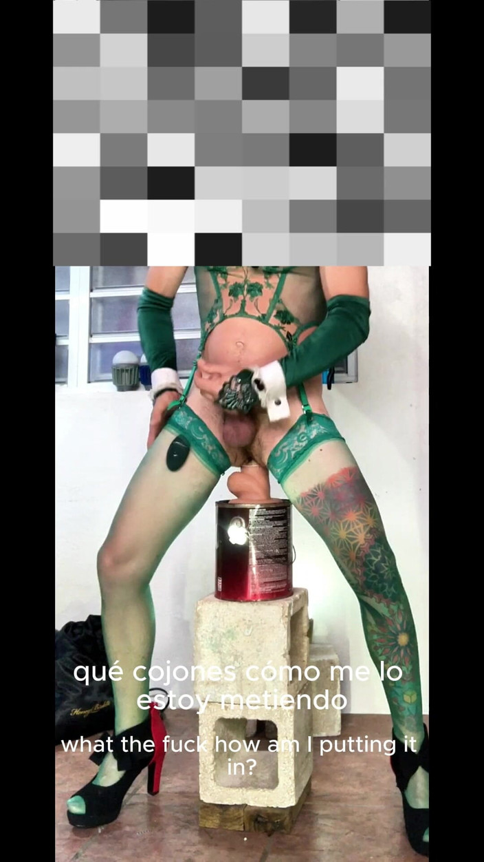 Benito414: Sevimli yeşil çoraplı transeksüel açık havada sergi zıplıyor dildo anal