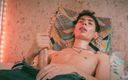 Magic C: Skinny Twink Magic C Solo Spit thủ dâm precum và...