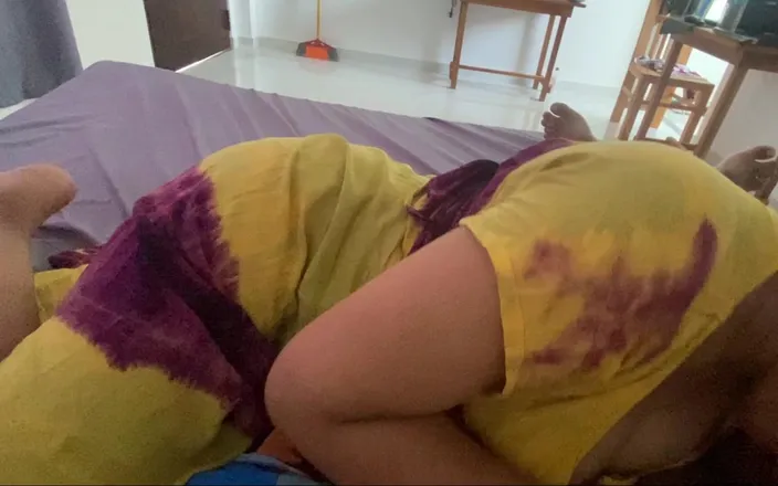 Arabicqueen: Tamil Aunty Romance with Hanadsome Guy