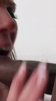 Blondine betrügt PAWG-MILF-ehefrau angel ray in heißer hardcore-bbc interracial action
