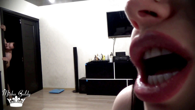 Goddess Misha Goldy: Diosa de los vientos soplando enormes tornados de sus grandes...