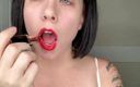 Deanna Deadly: Ma copine taquine avec des lèvres rouges et de la...
