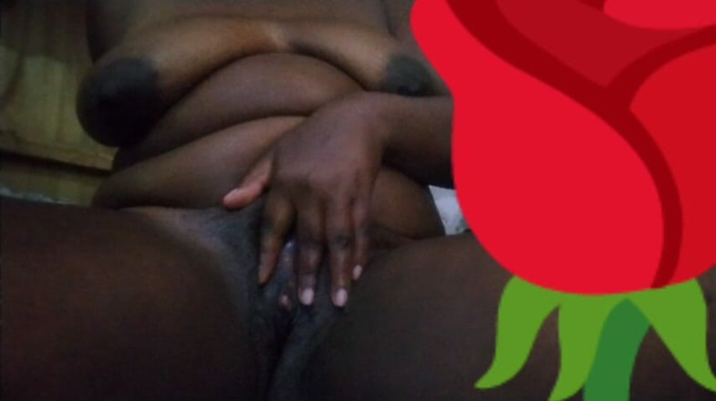 prinjema: Rubbing my big African pussy,