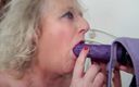 Dirty Doctors Clips - Mature British Lesbians: Mogen strap-on kul