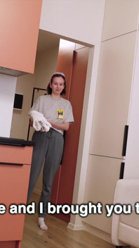 A empregada do hotel levou todas as minhas roupas, eu estava nua!