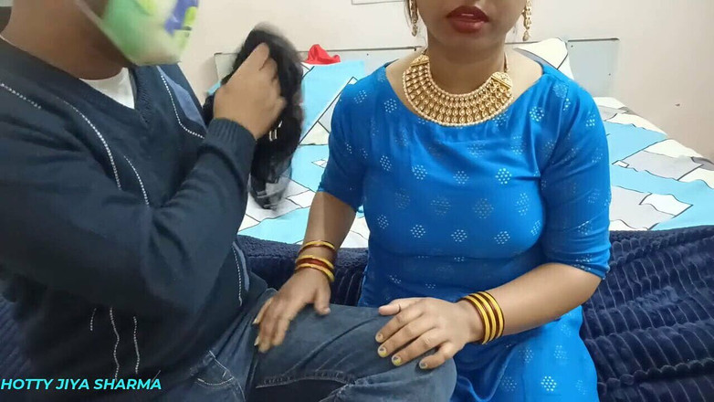 Hotty Jiya Sharmaa: Şimdiye kadarki en iyi hızlı seks üvey annesi üvey oğlu tarafından sikiliyor