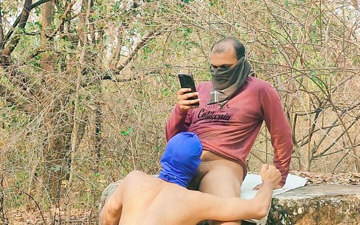 Tani: Des Indiens baisent dans la forêt