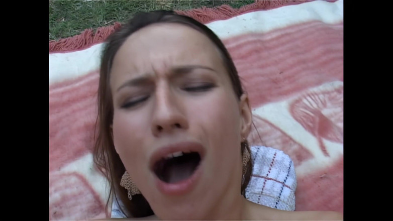 DEUTSCHE AMATEUR: Het mooiste cadeau. Een enorme dildo