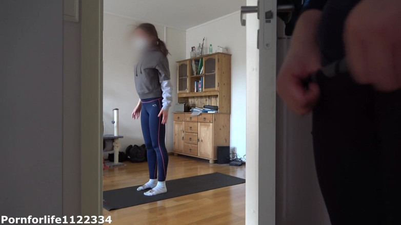 Pornforlife1122334: Îmi place să mă uit cum face sora mea vitregă...