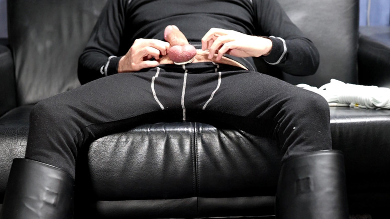 Boototternl: Pulă cu legare și coaie cu frânghie