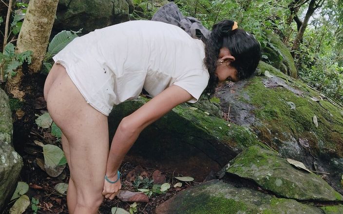 Graju1244: Una chica estaba sola en la masturbación del bosque, luego...