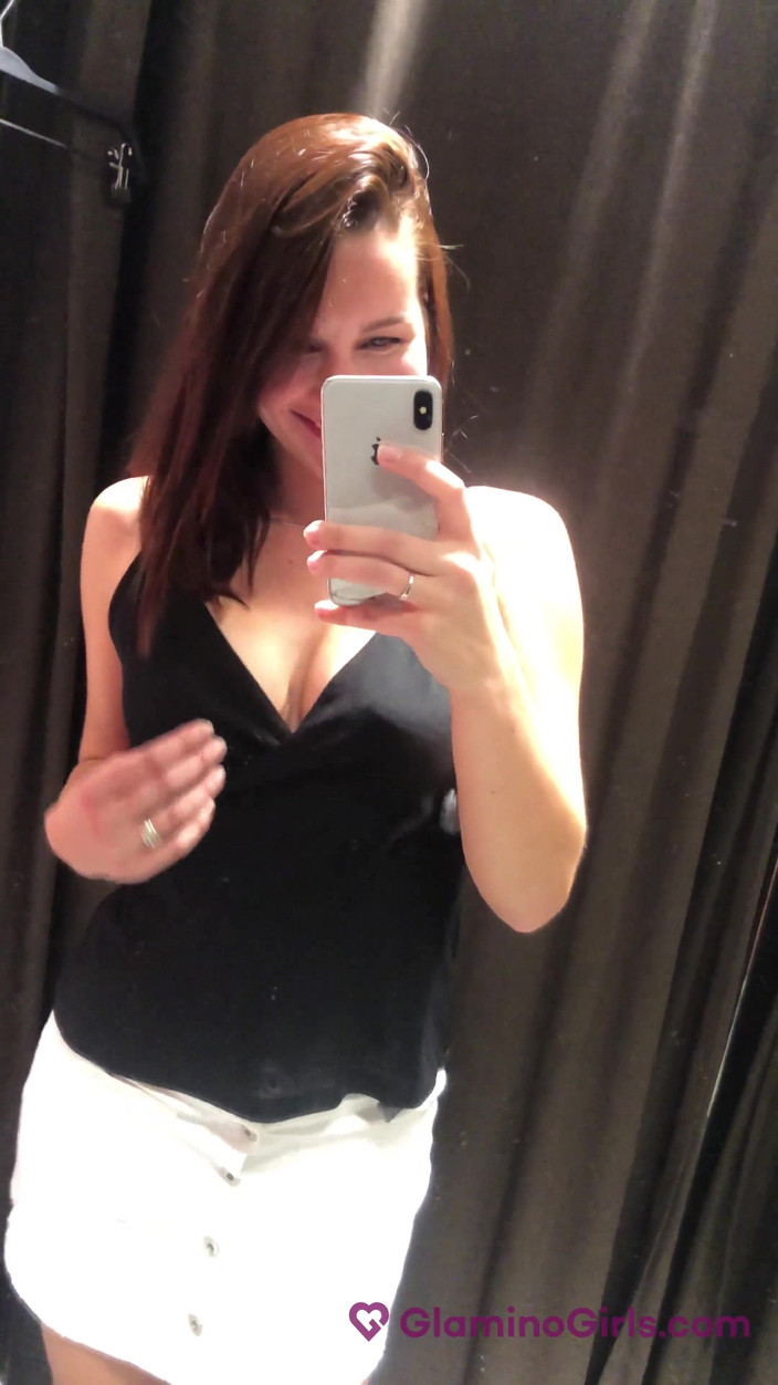 Glamino Girls: Fete Glamino 23 - Partea 1 sexy Elena probează lenjeria intimă