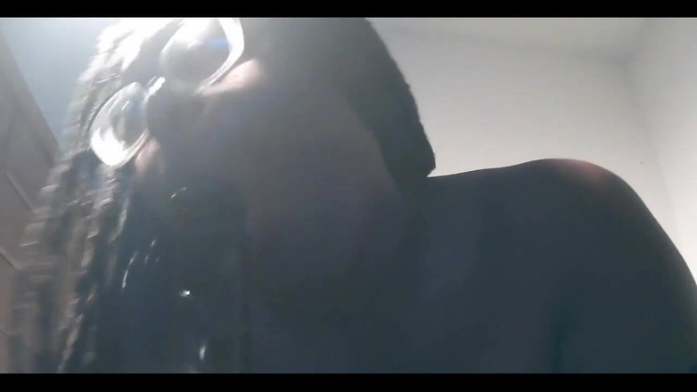 His Queen Suga: Odio chupar la polla falsa.