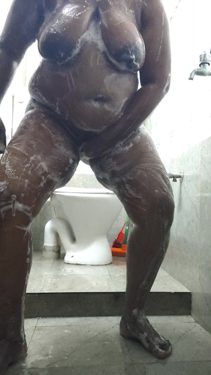 Umakutty: Bathing Dancing