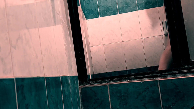 Grentie: Feeling horny in the shower