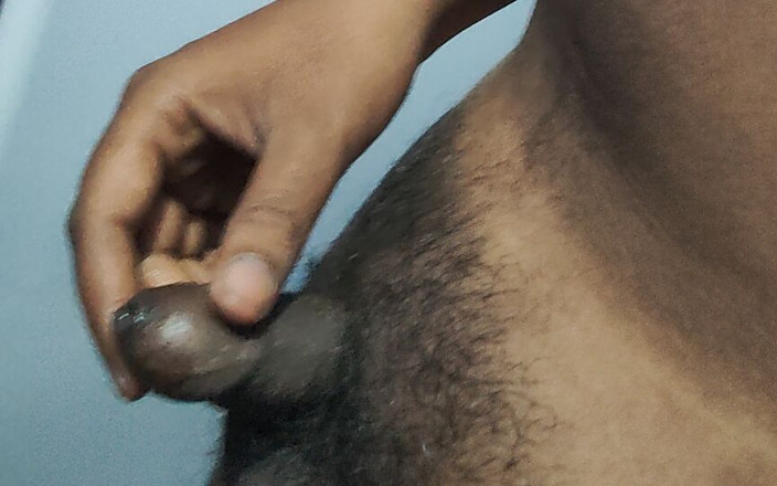 Desi Kalakar 69: Stiefzus is aan het baden, dus ik masturbeer met haar...