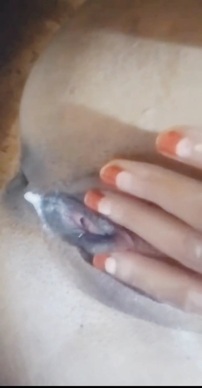 Reena kour: Finger Fun