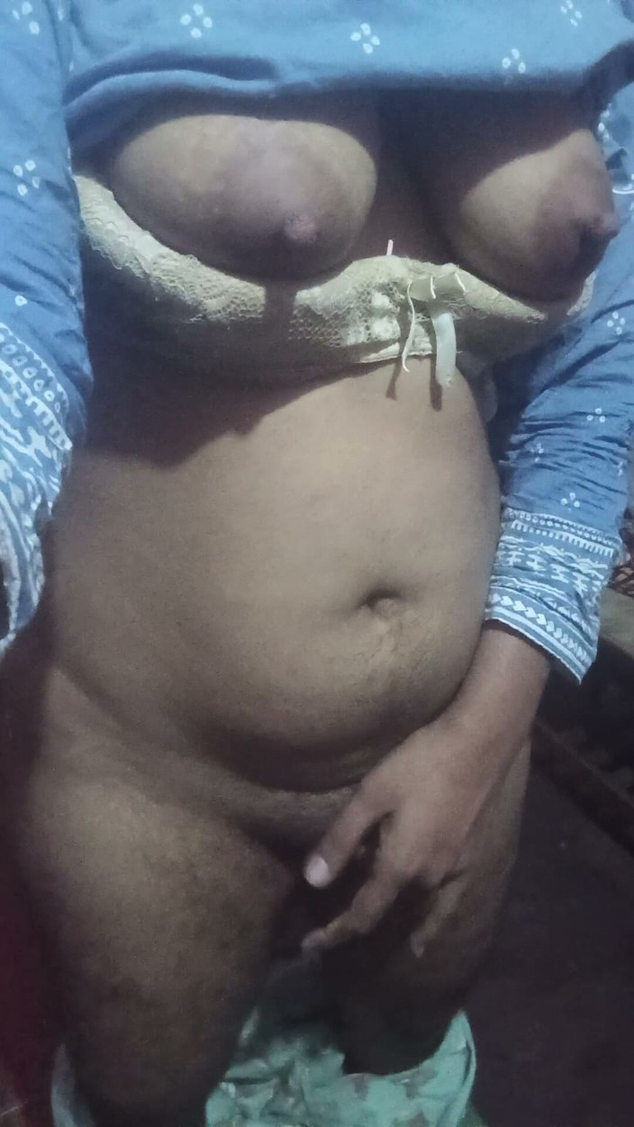 Naughty_Sana: ホットな膣の指で愛撫、バイラルな胸