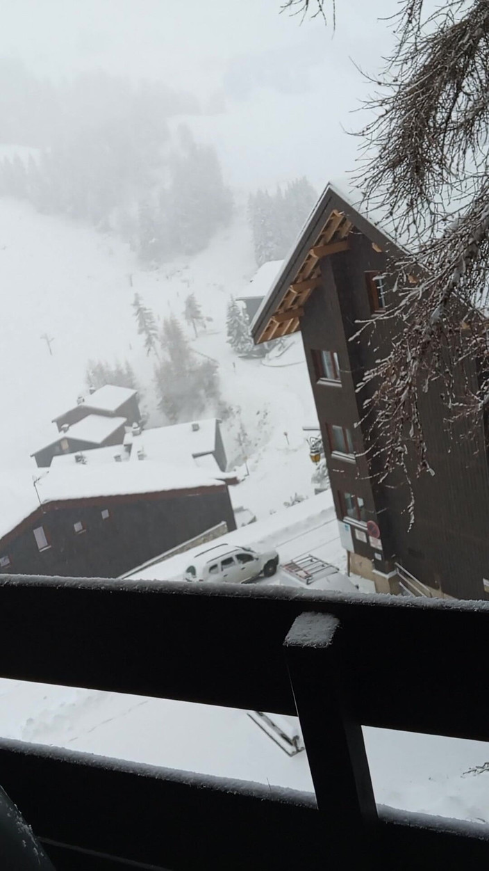 JoanaDivina: di balkon bareng snow