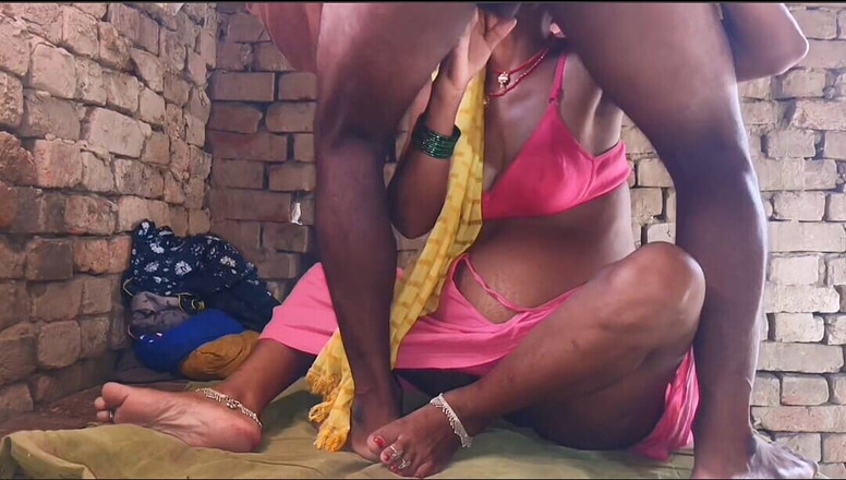 Sumang studio: Дехаті дружина apne чоловік ka kala lund pakar ke chut dal liya.suman...