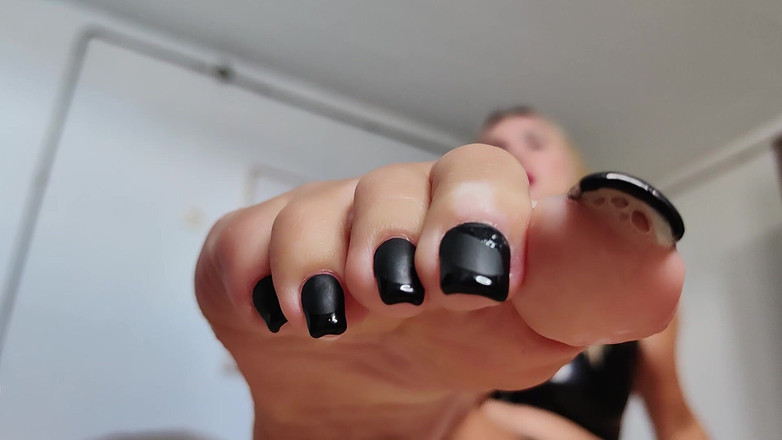 Goddess Lena: Je Bent Mijn Voetslaaf Varken