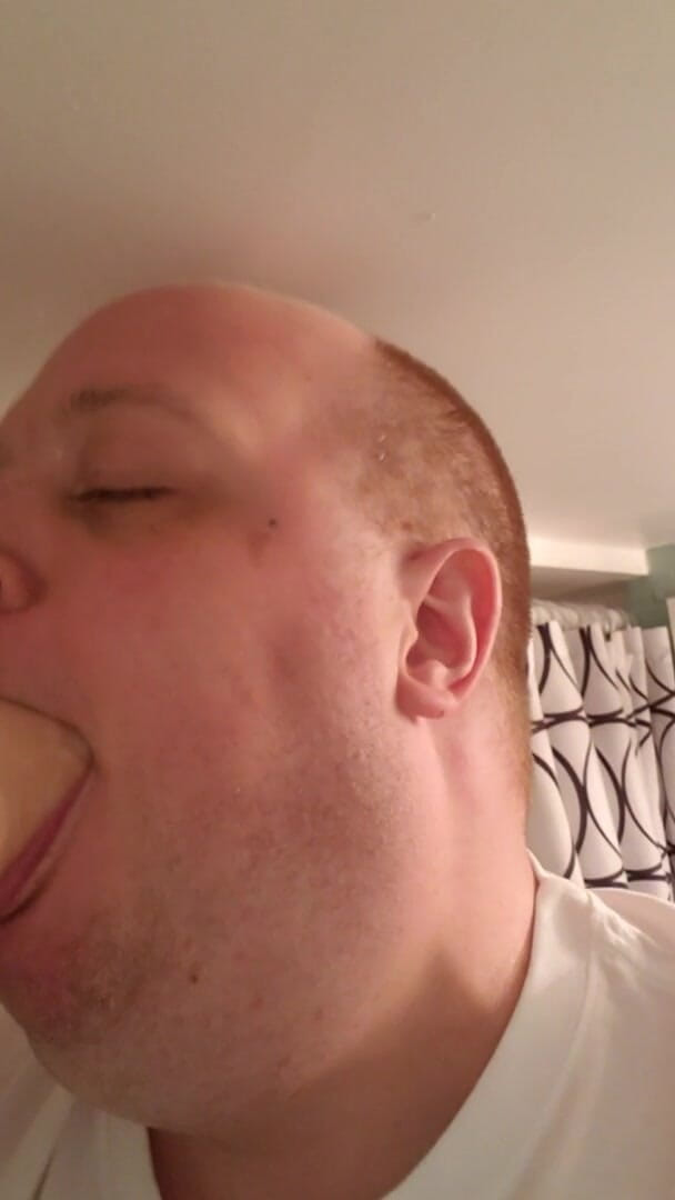 Charlieboy69: 尝试深喉 14 英寸假阳具