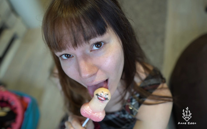 Anne Eden: POV - mooie pijpbeurt met grote cumshot!!