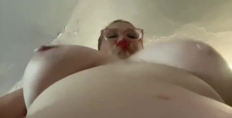 Lily Bay: あなたはこれらのほぼ50歳のおっぱいをどうしますか?うーん、とても近いです。私が50歳になる準備ができているのは誰ですか?私ではありません