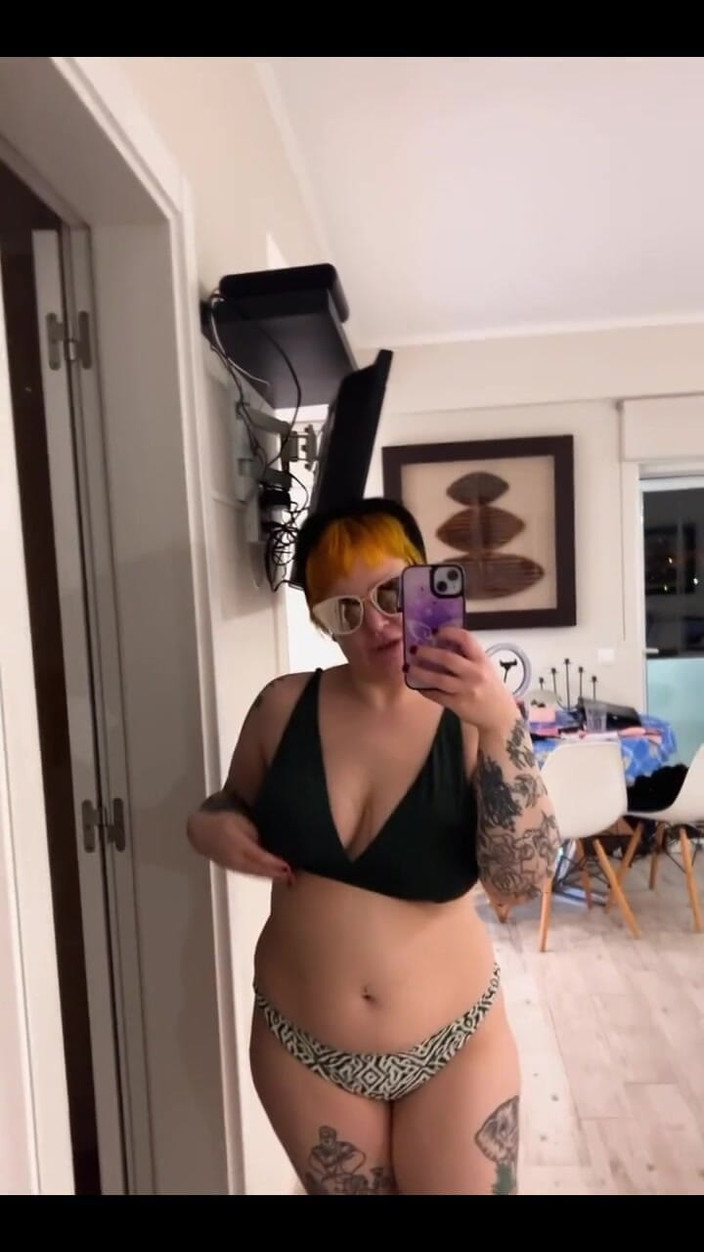 Bigtiddygoth: Bạn có thích bộ bikini của tôi không?