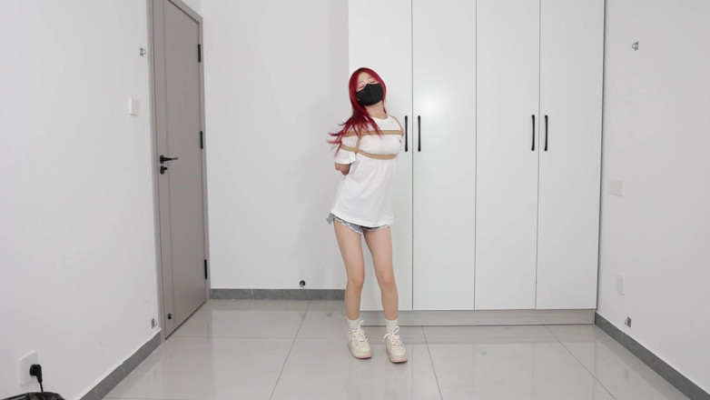 Asian bondage: Ropes Restrain the Dancing Girl