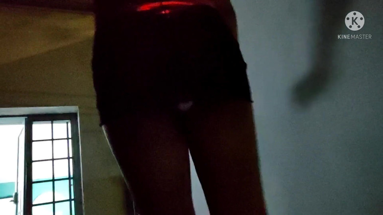 Traviezisha: बहिन क्रॉसड्रेसर अपनी गांड और सूक्ष्म पवित्रता के पिंजरे के अंदर वाइब्रेटर के साथ बाहर घूम रही है